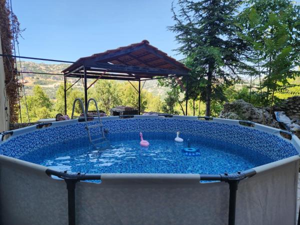 Beit Rifi Mountain Escape, With Intex Pool, Feitroun - Líbano