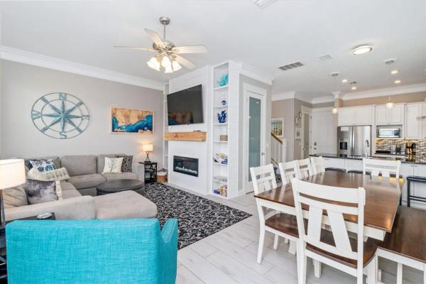 Gulf & Canal Views With Modern Amenities Pool & Beach Access - Mexico Beach, FL