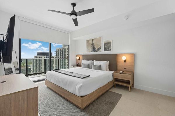 Sky Spritz Downtown Pool Gym Full Service Tower - Miami, FL