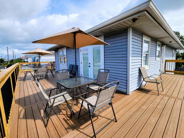 New Listing Dog-friendly Beach Escape With A Full Kitchen & Furnished Back Patio - Panama City, FL