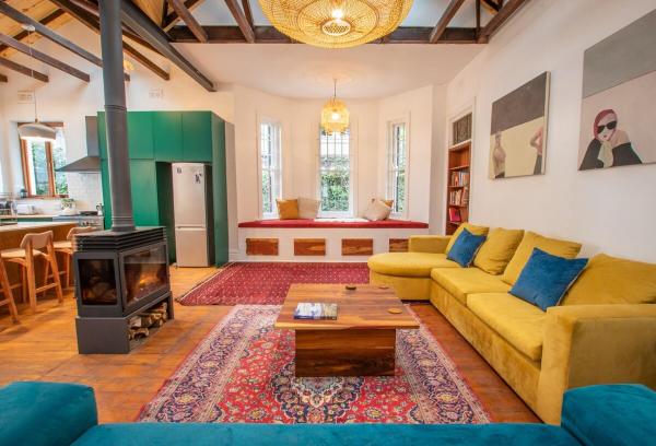 Artistic Victorian Oasis In The City - Camps Bay
