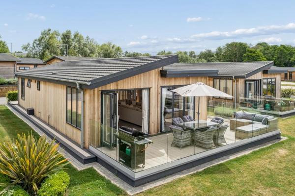 Windsor Marina Views - 3bed Lodge - By Tempstay - Slough
