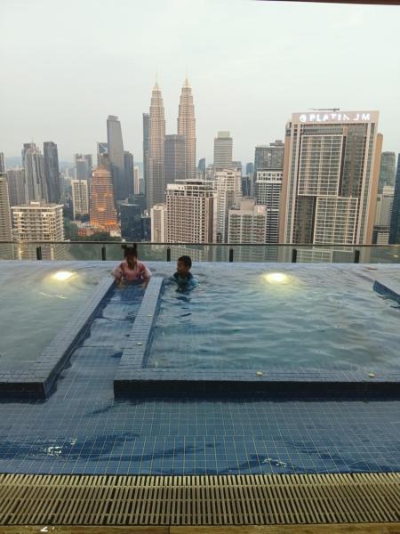 The Lux Suites Roxy Infinitum Ki By Np - Ina