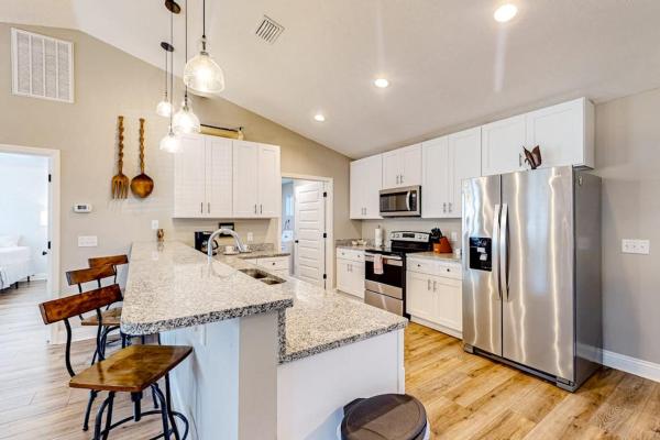 Sunlit Dog-friendly Gulf Retreat With Patio W&d - Moments From Beaches & Parks - Panama City
