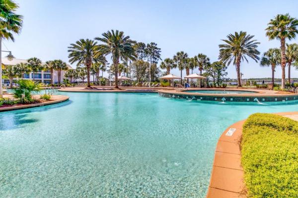 Snowbird-friendly Condo With Waterfront View Wifi Ac Access To Pool Hot Tub - Panama City, FL