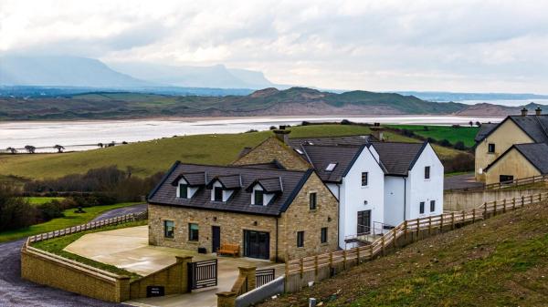 Spacious 4br With Private Entrance & Snooker Room - Bundoran