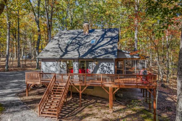The Fern -- Private - Pet Friendly - Fireplace - River Access - Fire Pit - Ev Station - Green Ridge State Forest, Flintstone