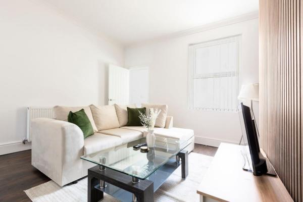 Modern Home In Walsall - Birmingham