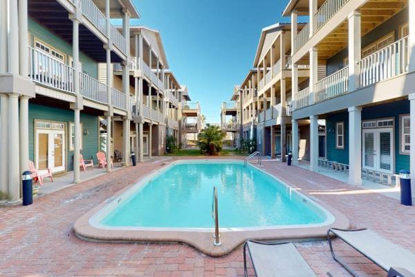 3-story Dog-friendly Home With Pool & Balcony - Walk To Beach - Panama City, FL