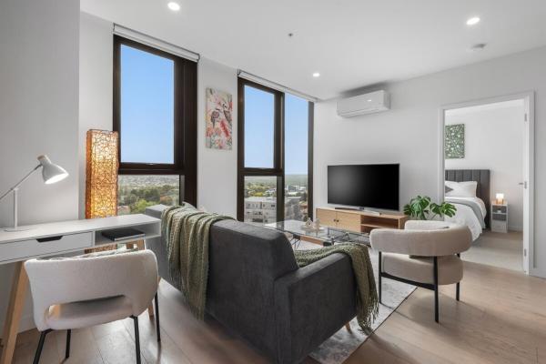 2 Bedroom Apartment Near Warringal Private Hospital - Level 9 Views And Parking - Ivanhoe