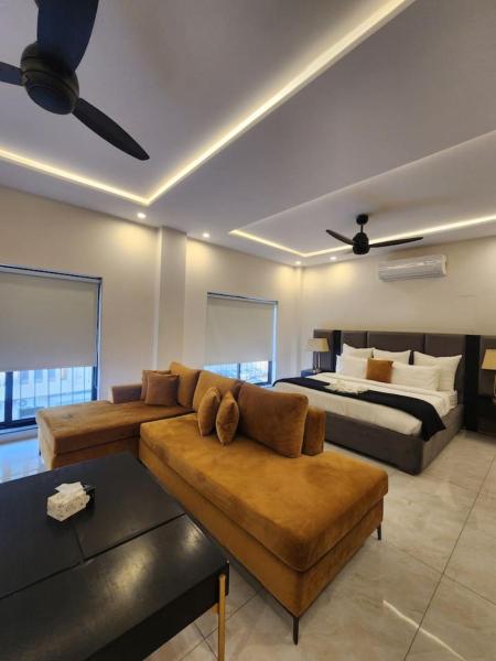 Modern Luxe Apartment-qayyam-netflix-gulberg-lhr - Lahore