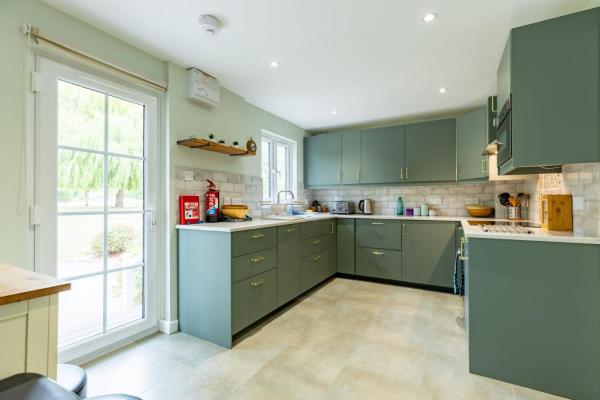Isis Lakes 97 - Casper's Lodge - Cirencester