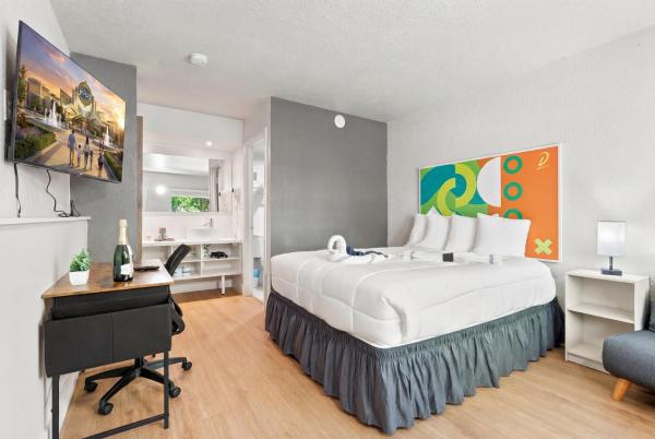 Hotel-style Room Pool, Disney Shuttle - Celebration