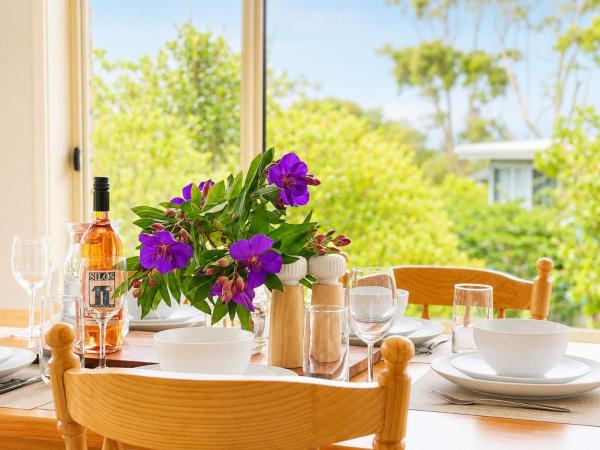 Beach Dreaming - Coastal Retreat Walk To Beach - Ulladulla