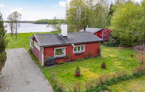 3 Bedroom Beautiful Home In Ljungbyhed - Klippan