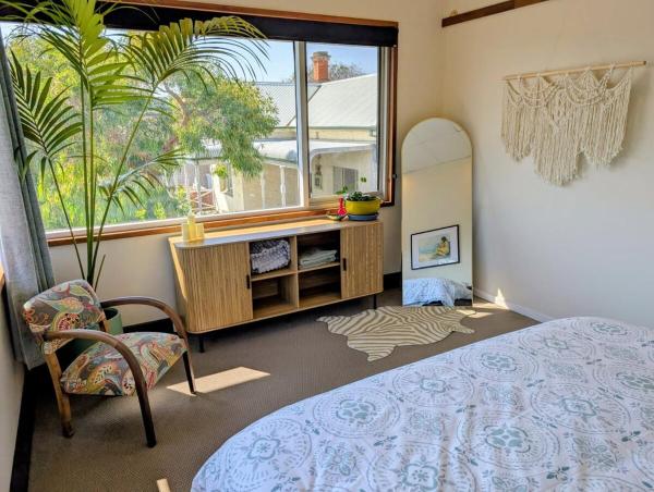 Group Sanctuary Between River And Sea - Claremont