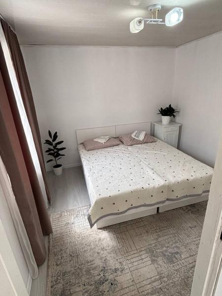 Hello House Hostel - Bishkek