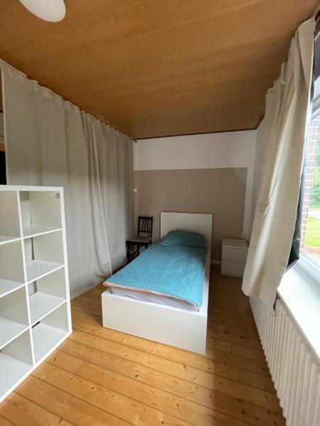 Monteurwohnung, Handwerkerwohnung Neu Mit 4 Schlafzimmern Und Garten - Zetel