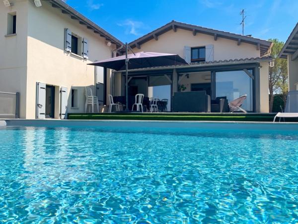 Spacieuse Villa Avec Piscine Privée à Aujols - Cahors