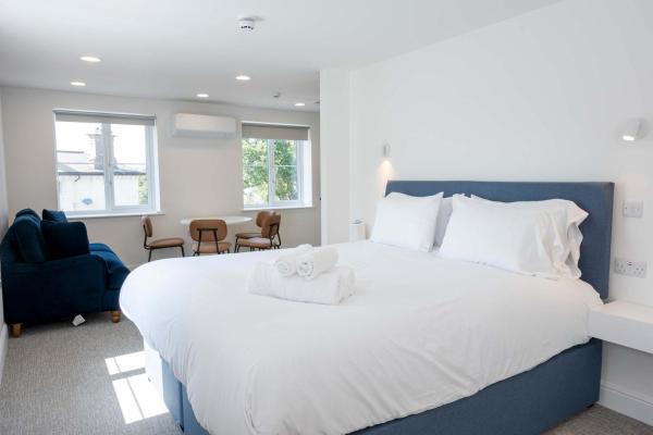 Spacious Studio Near Torquay Harbour - Sleeps 5 - Paignton
