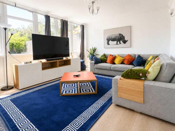 4 Bed Home Sleeps 7 - Close To Oval Tube Station - Kent