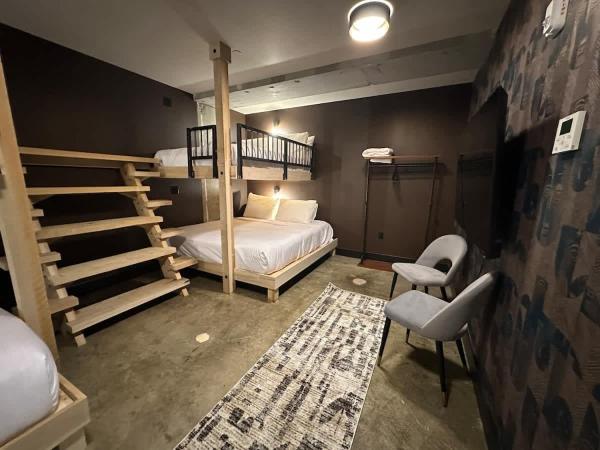 A12 Justify B01 Suite - Louisville, KY