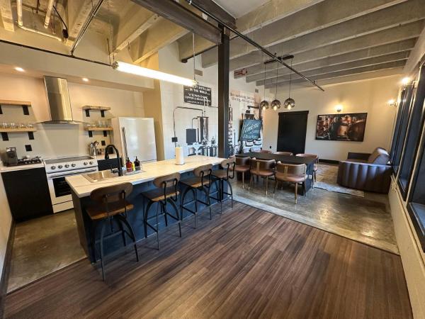 A12 Sir Barton 1200 Suite - Louisville, KY