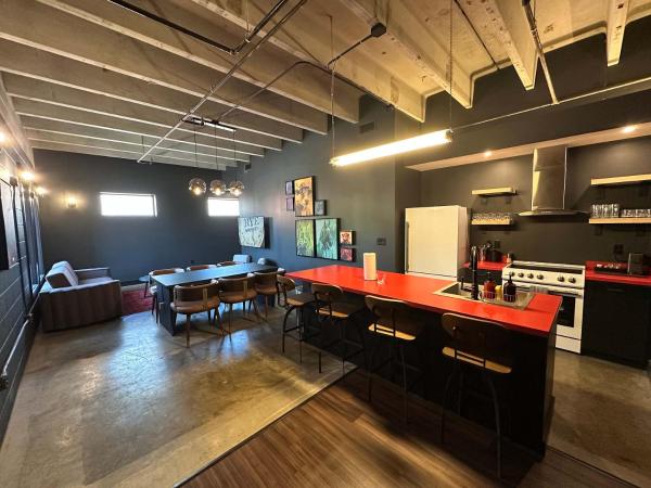 A12 Whirlaway 2100 Suite - Louisville, KY