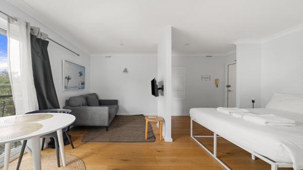 Sun-drenched 1 Bed Studio Apartment In Newtown - Camperdown