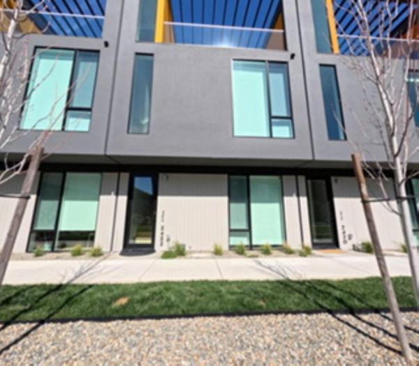 New Stylish Fully Furnished Studio Close To Downtown - Sacramento
