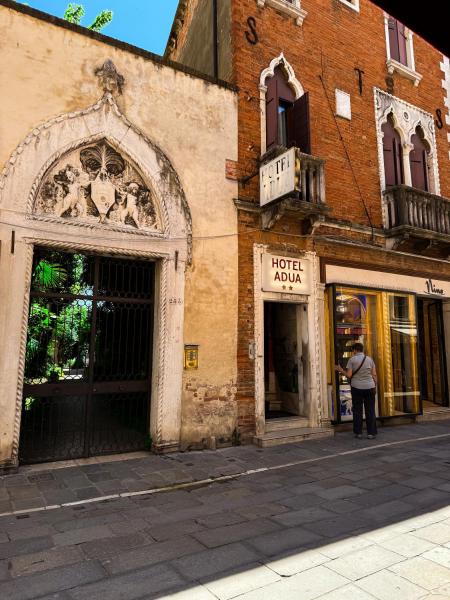 Nella foto è visibile l'oggetto Hotel Adua situato nella città di Venezia.