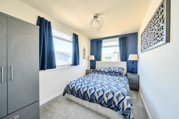 Seahorse Chalet Sleeps 6 Pets Log Burner Beach - Bridlington