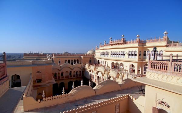 A la foto es mostra l'objecte Alsisar Mahal- Heritage Hotel situat a la ciutat de Alsīsar.