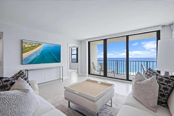 Oceanfront Luxury Retreat With Private Beach - 棕櫚泉
