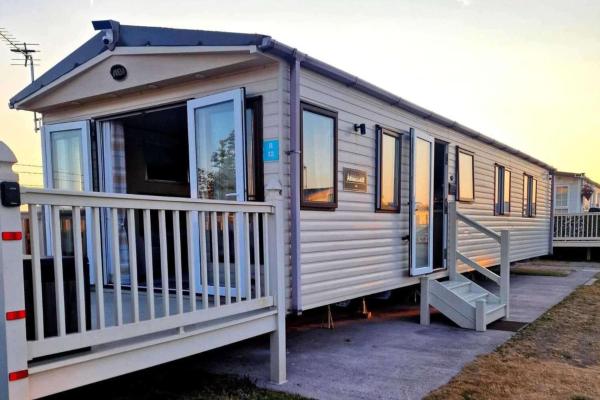 A Stunning Seaside Caravan In Towyn By The Sea - Towyn