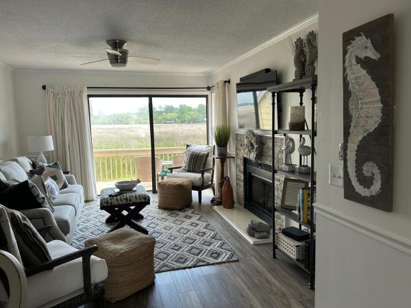 Moss & Marshfront Views, Pool & Island Charm - St. Simons Island, GA