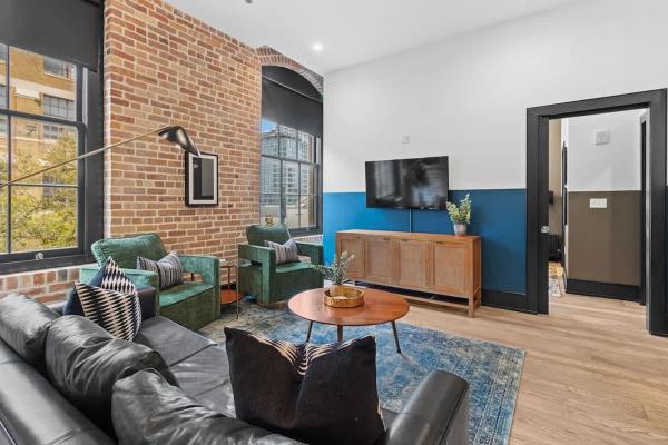 Downtown 2bd 2ba Suite Heated Rooftop Gym Hotel Pool - New Orleans, LA