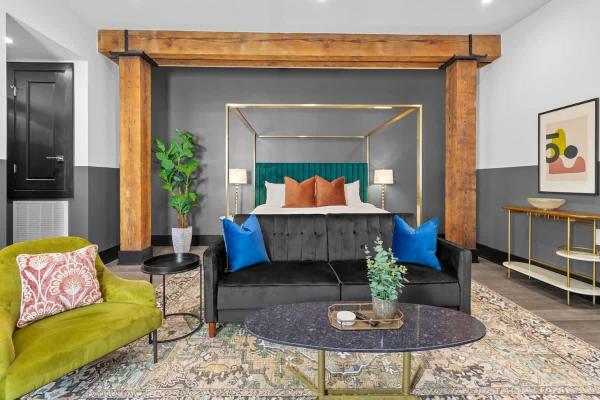 Prime Location King Bed Suite Gym Rooftop Pool Hotel - New Orleans, LA