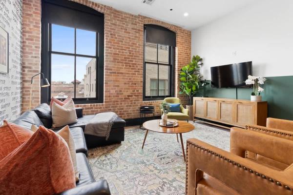 Downtown Suite 2bd 2ba Pool Gym And Gameroom Hotel - New Orleans, LA