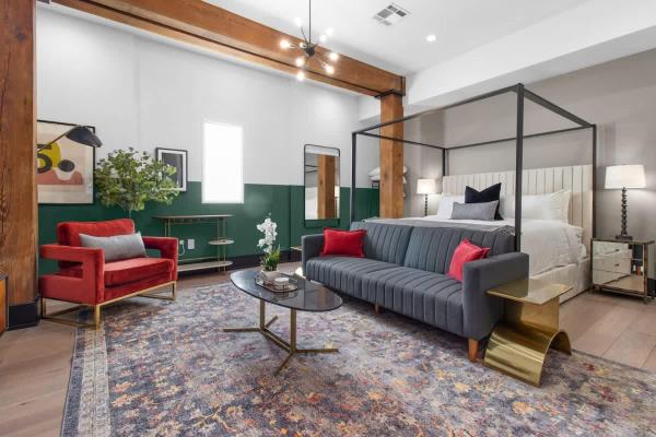 Historic Charm With Modern Luxuries Suite Rooftop Pool - New Orleans, LA