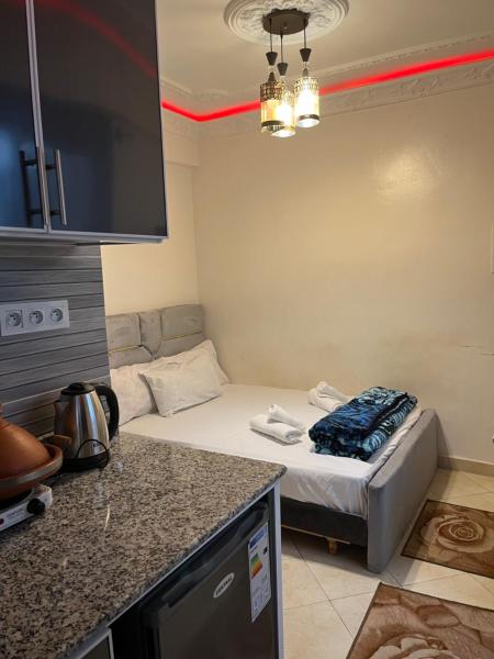 Simple Twin Room Steps From Corniche -- Beach 5 - Tanger