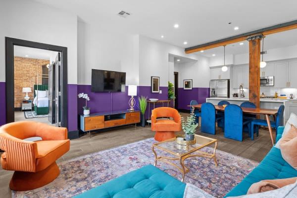 Suite Modern Comfort Pool Gym & Game Room Hotel - New Orleans, LA