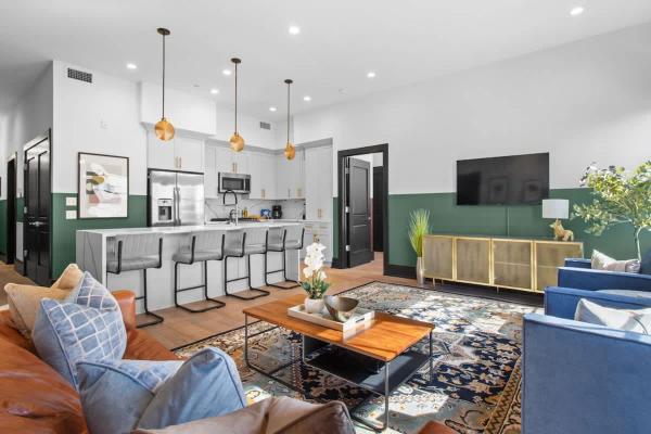 Downtown Suites 4bd 4ba 2 Living Rooms And Kitchens Hotel - New Orleans, LA