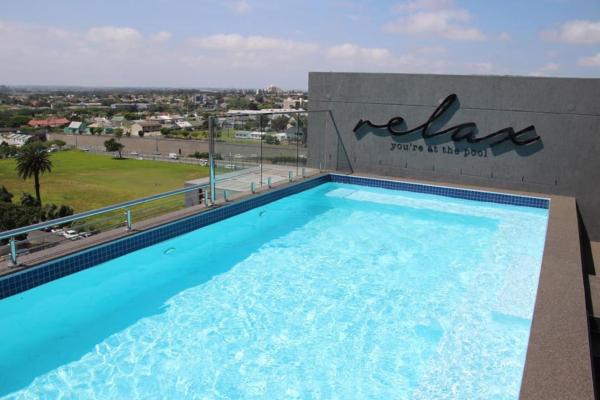 Winchester Central Rooftop Pool Patio & Gym - Claremont