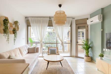 Lovely 1br Apt Florentin Center Elevatorbalcony - Tel-Aviv