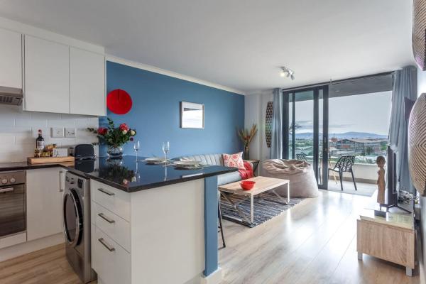 Tranquil, Spacious, Quiet Trendy With A View - Cape Town