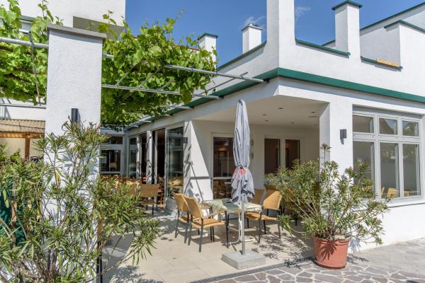 A la foto es mostra l'objecte Hotel Zachs situat a la ciutat de Trausdorf.