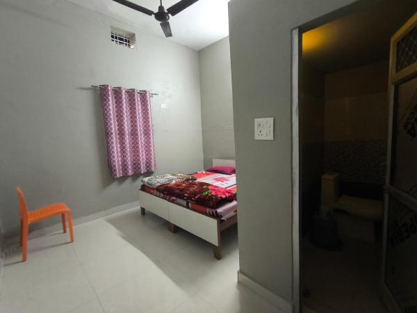 Vivek Hotel - Khatima