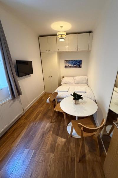 Cozy Self Contained Studio Flat - Hounslow