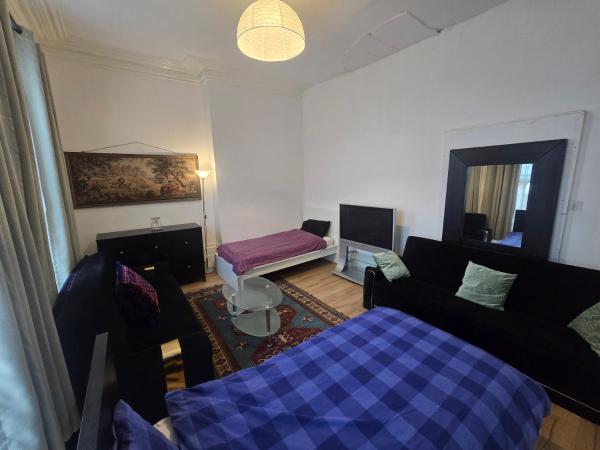 Twin Room Not En Suite, Parking, Next To Ferry - Kent